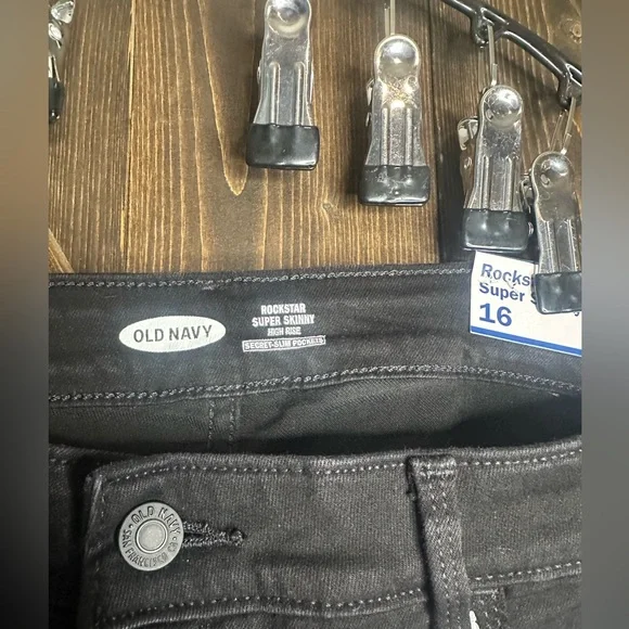 NWT•Old Navy•black distressed•rockstar
Skinny•high rise•size 16 - Picture 3 of 9